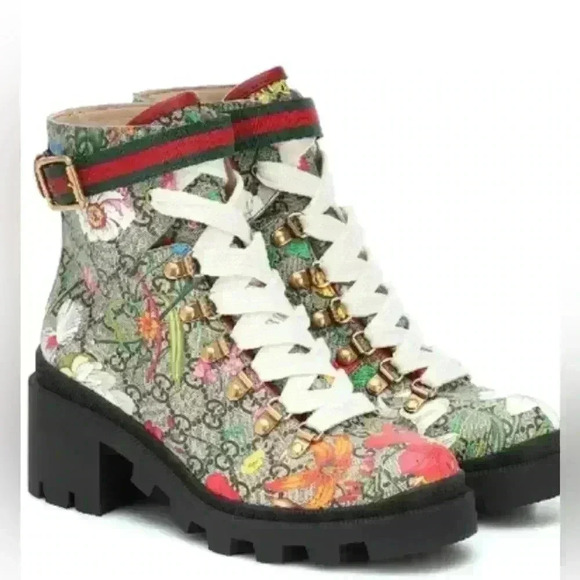Gucci Shoes - Like New Gucci made in Italy size 37.5